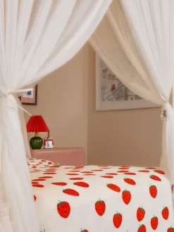 Strawberries Fleece Bedspread Twin